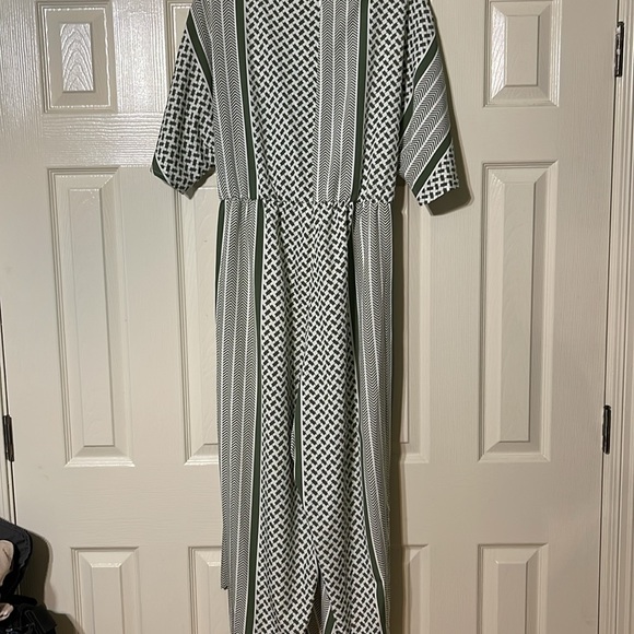 NWT BLOOM CHIC Green and Cream jumpsuit - Picture 4 of 4
